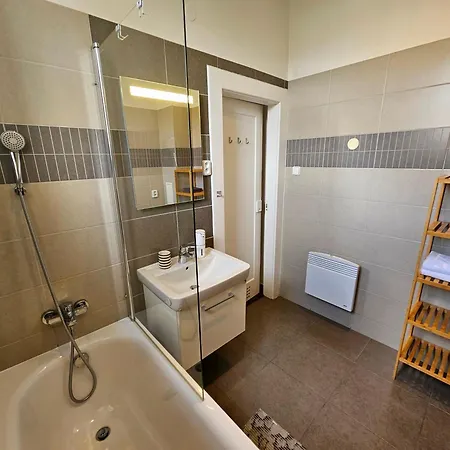 Jezerka - Free Parking - Easy Access To Center Appartamento Praga