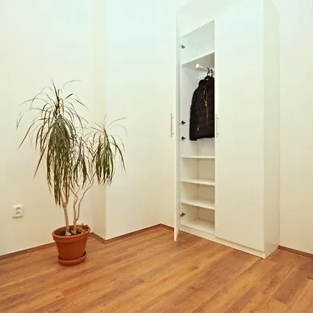 Jezerka - Free Parking - Easy Access To Center Praga