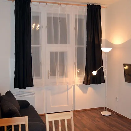 Jezerka - Free Parking - Easy Access To Center Praga